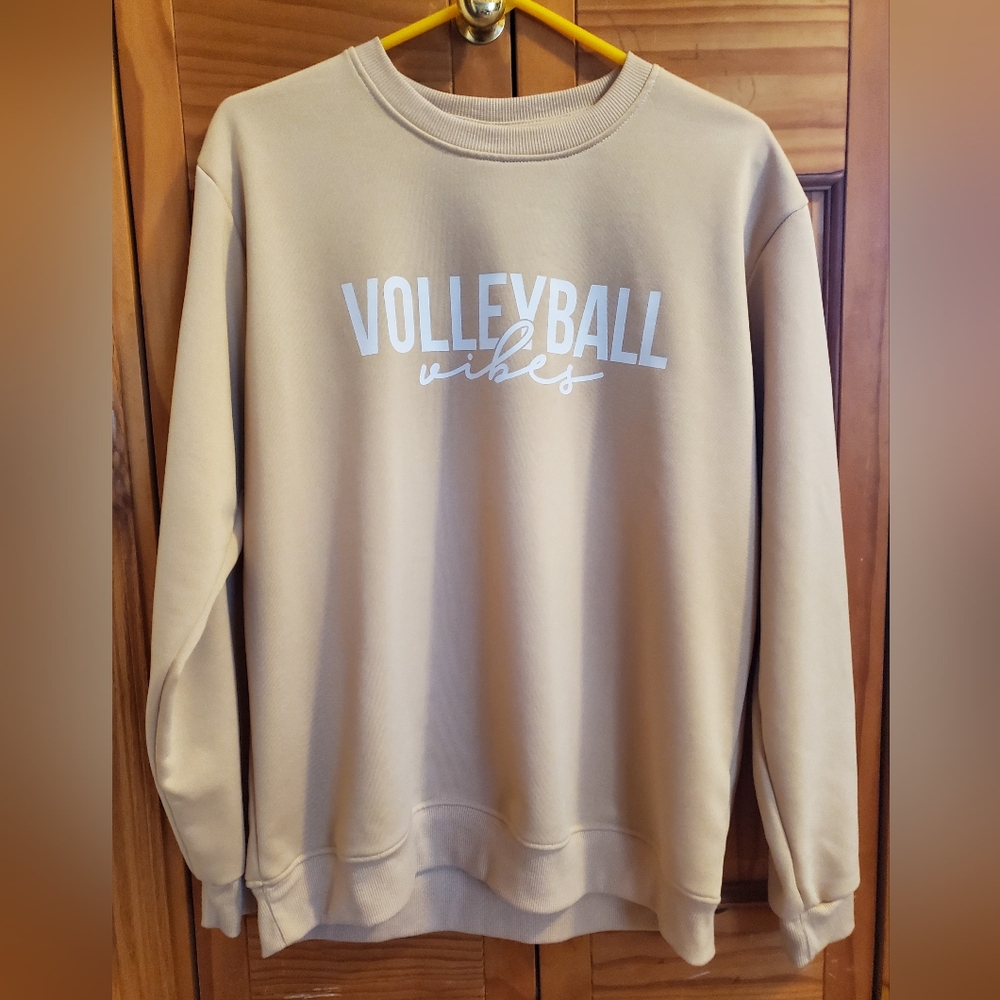 🌻 3/$20 Deal!! 🆕️ NWOT Beige Volleyball Vibes Sweatshirt